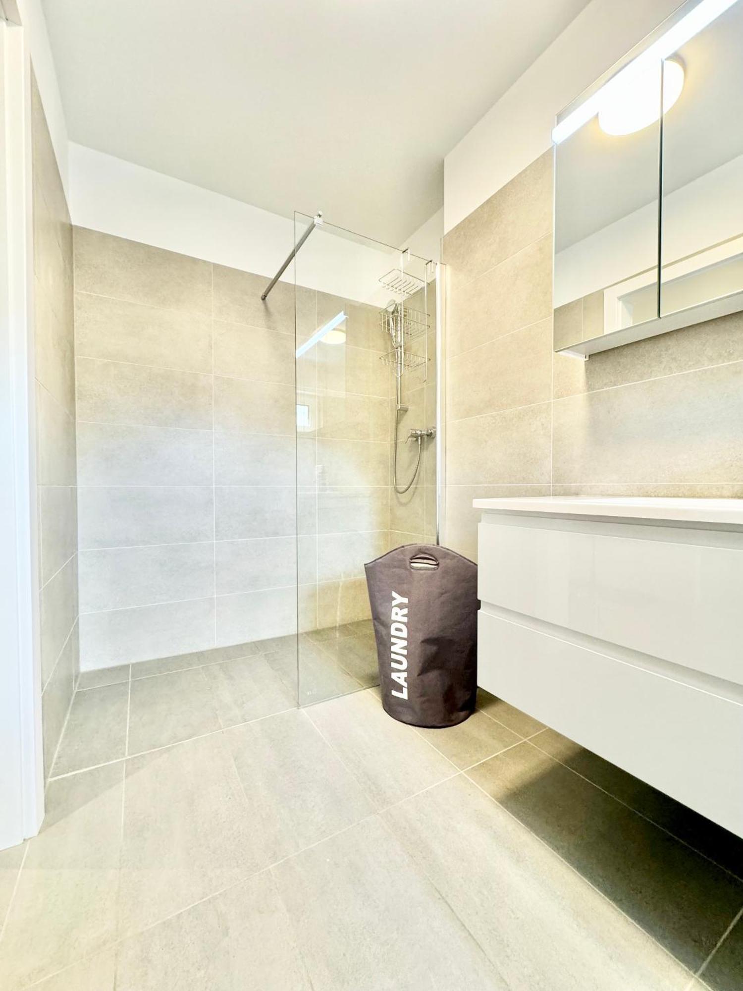 Stylische Wohnung Mit Balkon Bécs Kültér fotó
