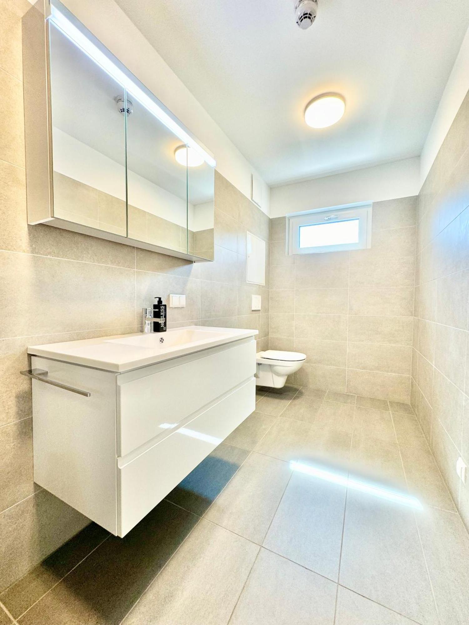 Stylische Wohnung Mit Balkon Bécs Kültér fotó